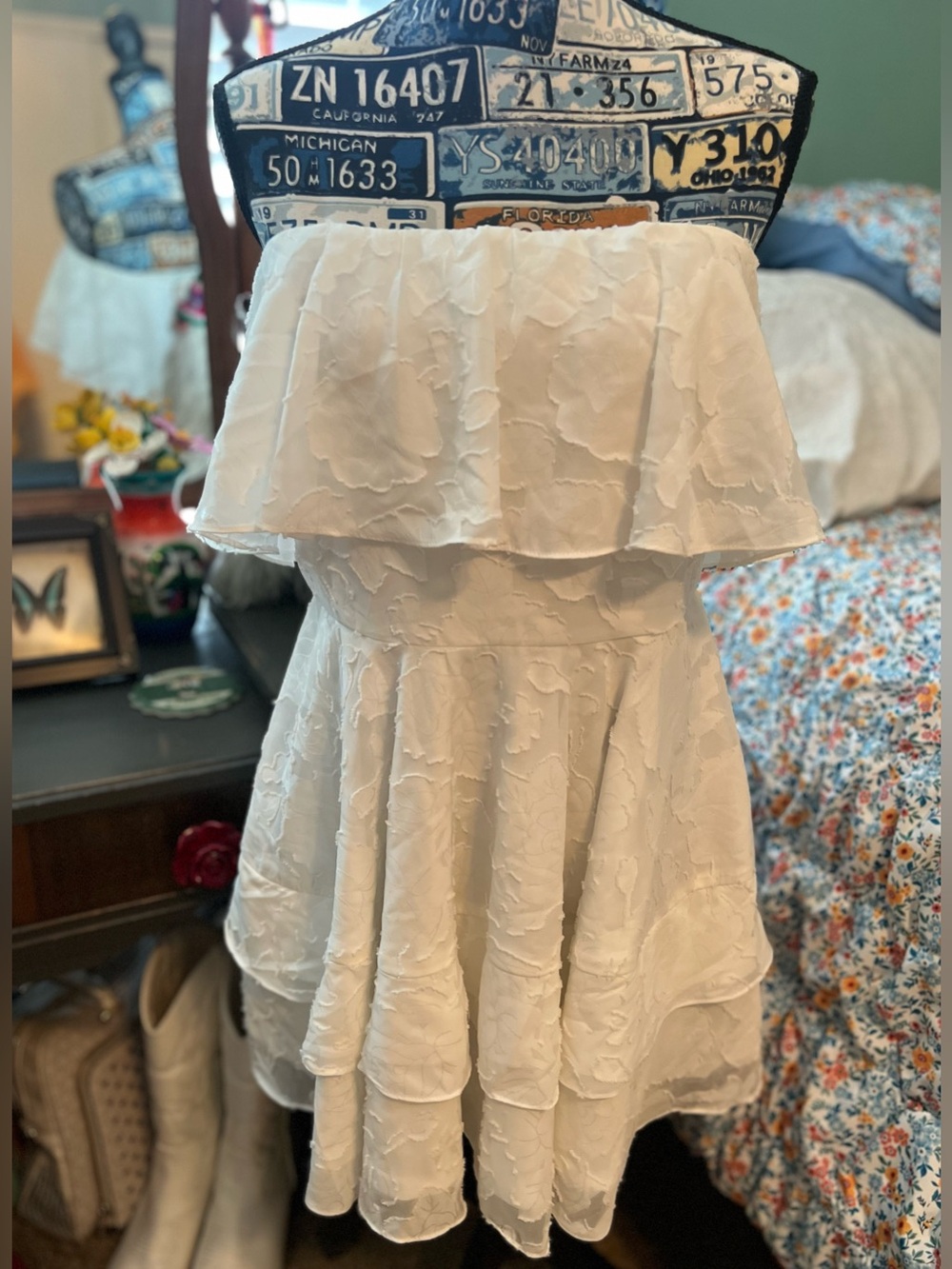 🤍🌷Lulus White Burnout Floral Ruffled Strapless Mini Dress 🌷🤍